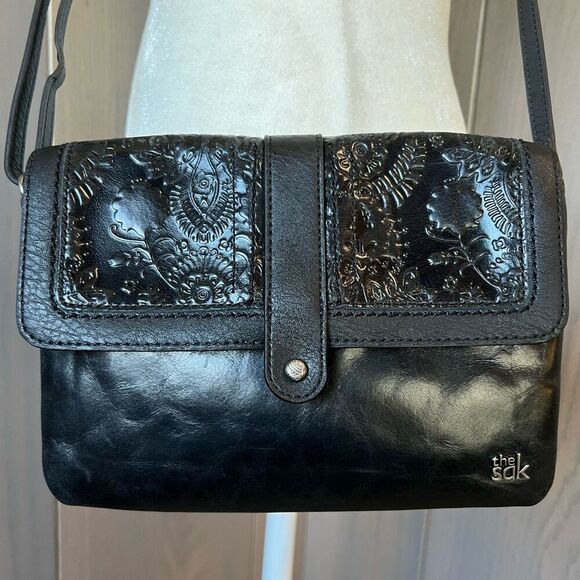 THE SAK Black Leather Crossbody Bag Distressed Tooled *NEW* - Picture 1 of 14